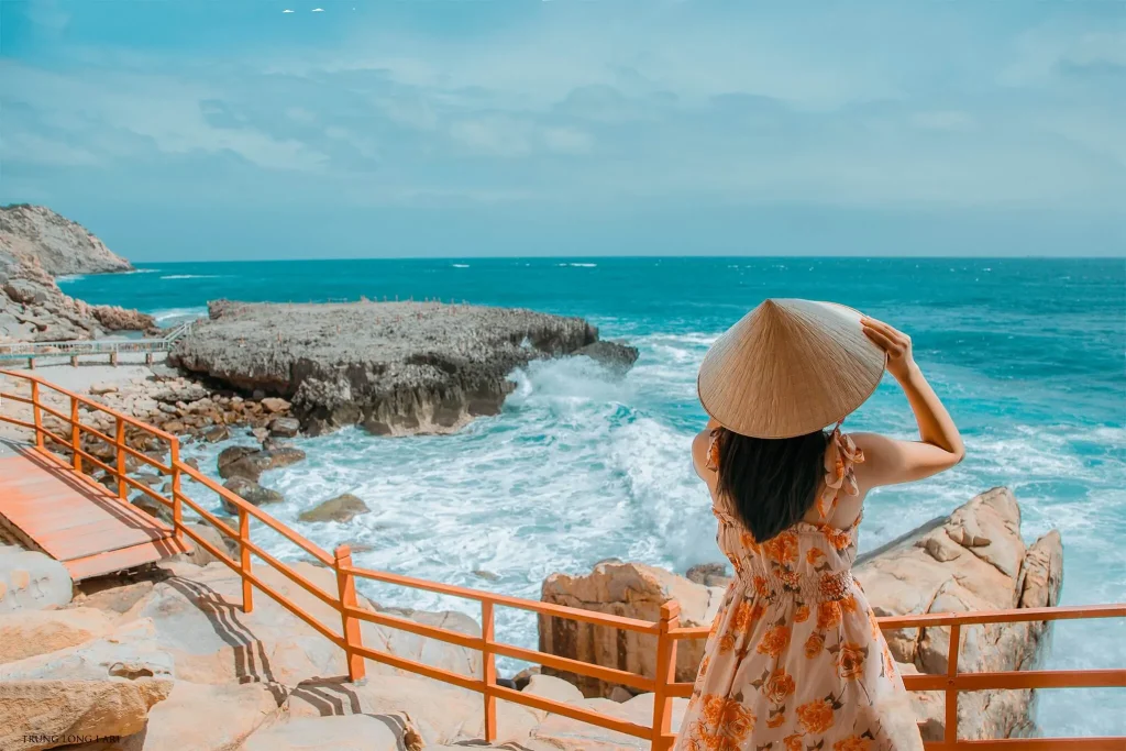 BIỂN BÃI KINH – LÀNG MÔNG CỔ TANYOLI – TRÙNG SƠN CỔ TỰ – VƯỜN NHO – RESORT 3 SAO